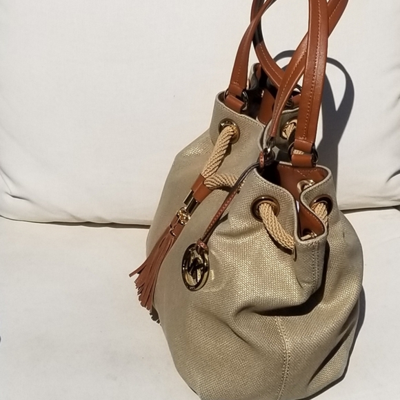 Michael Kors Large Marina Metallic Bag - Picture 4 of 13